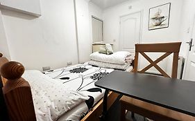 Best Place In Luton-D With Private Bathroom No Kitchen Access